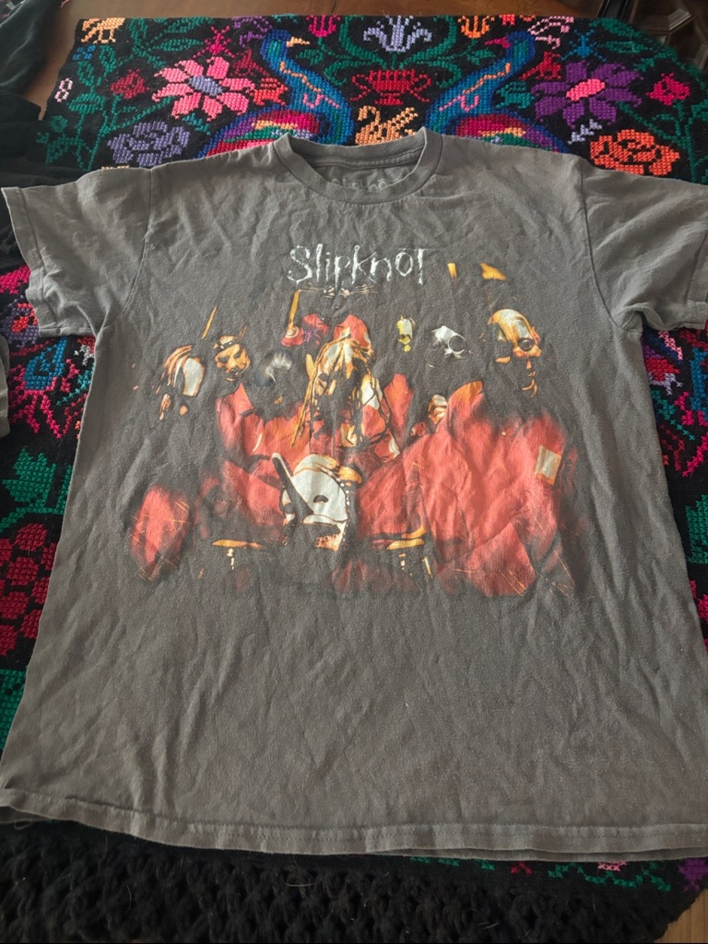 Graphic Band Tee - Gray with Red Print